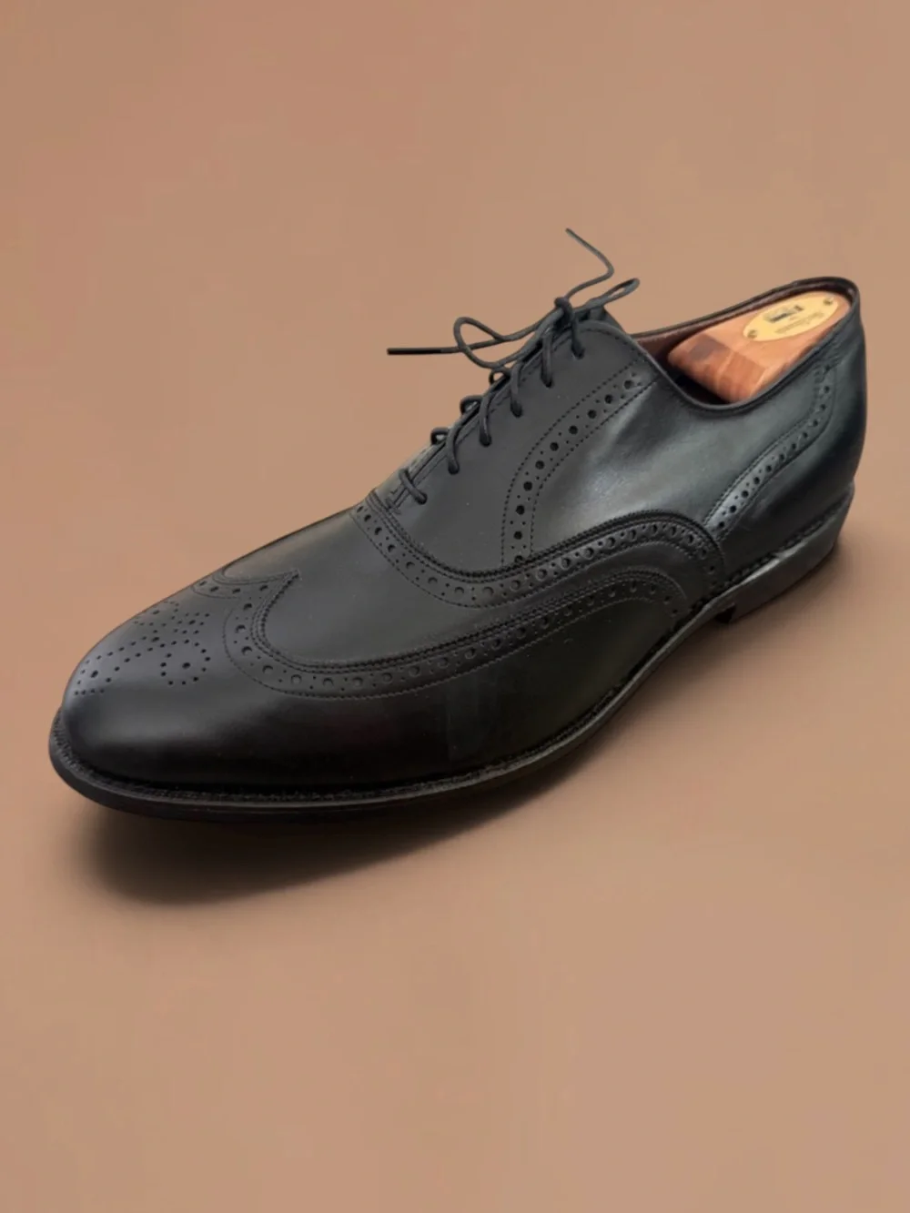 ALLEN EDMONDS Chester Oxford Size 10.5 Shoe trees Included